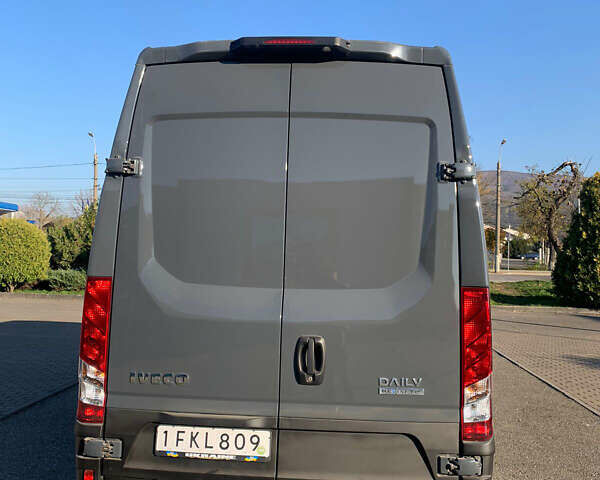 Черный Ивеко Дейли, объемом двигателя 3 л и пробегом 303 тыс. км за 29900 $, фото 2 на Automoto.ua