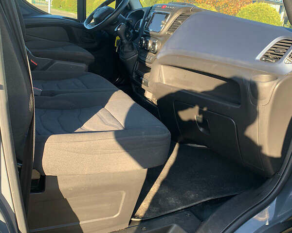 Івеко Дейлі 2022 у Виноградове на Automoto.ua Чорний Івеко Дейлі, об'ємом двигуна 3 л та пробігом 303 тис. км за 29900 $, фото 7 на Automoto.ua