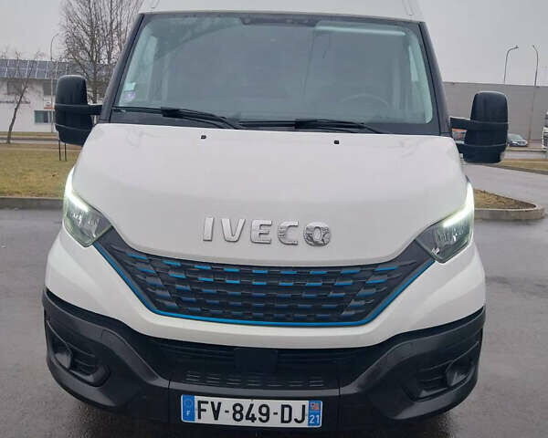 Белый Ивеко Дейли груз., объемом двигателя 3 л и пробегом 250 тыс. км за 18000 $, фото 1 на Automoto.ua