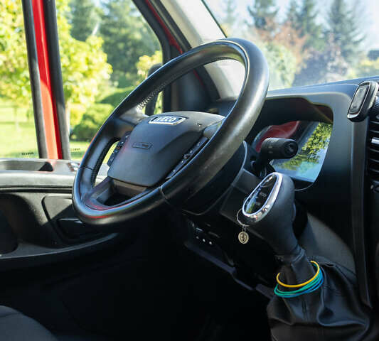Червоний Івеко Дейлі, об'ємом двигуна 3 л та пробігом 380 тис. км за 26800 $, фото 13 на Automoto.ua