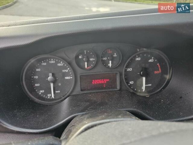 Красный Ивеко Дейли, объемом двигателя 2.3 л и пробегом 220 тыс. км за 17950 $, фото 9 на Automoto.ua