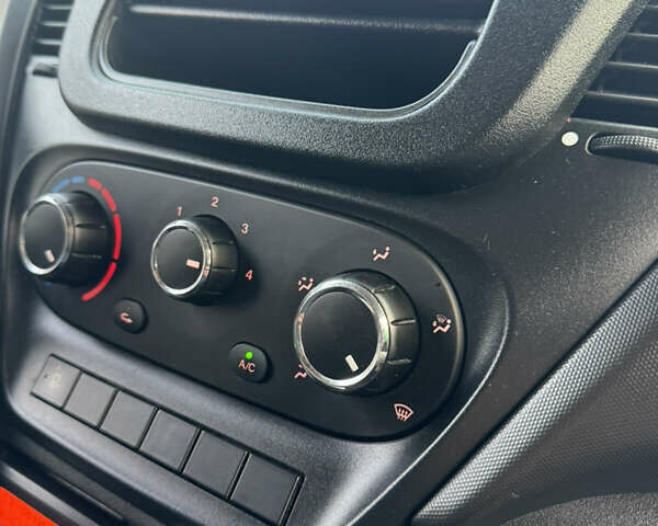 Червоний Івеко Дейлі, об'ємом двигуна 3 л та пробігом 235 тис. км за 34900 $, фото 47 на Automoto.ua