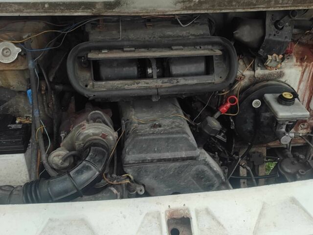 Белый Ивеко Дейли пасс., объемом двигателя 2.5 л и пробегом 321 тыс. км за 1600 $, фото 3 на Automoto.ua