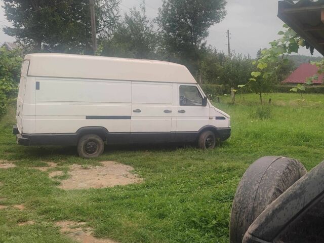 Белый Ивеко Дейли пасс., объемом двигателя 2.5 л и пробегом 321 тыс. км за 1600 $, фото 4 на Automoto.ua