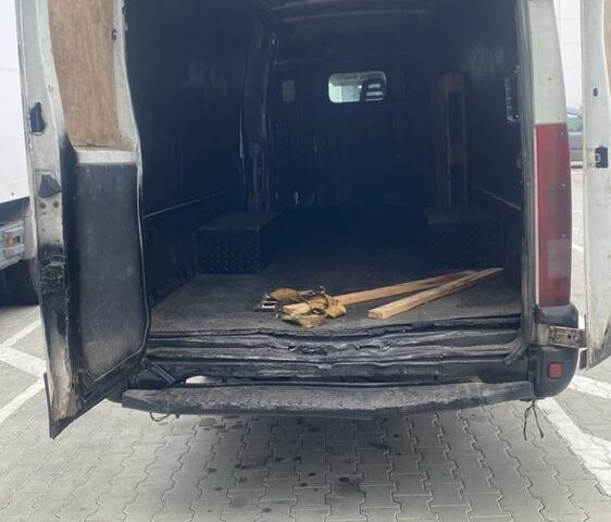Білий Івеко Daily пасс., об'ємом двигуна 2.8 л та пробігом 400 тис. км за 4600 $, фото 1 на Automoto.ua