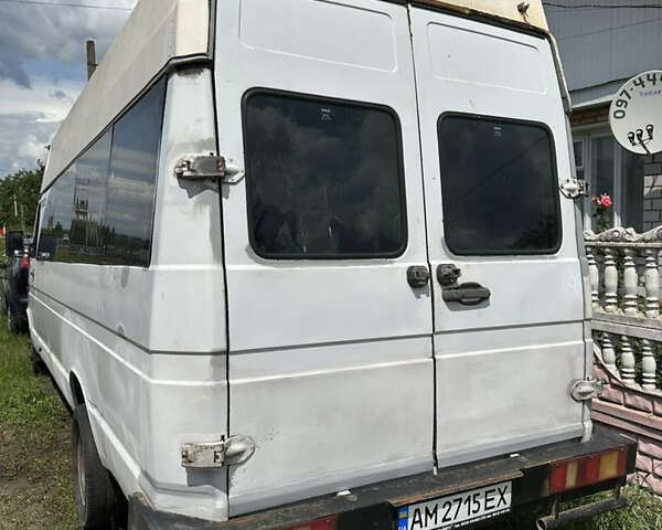 Белый Ивеко Дейли пасс., объемом двигателя 2.8 л и пробегом 380 тыс. км за 3500 $, фото 5 на Automoto.ua
