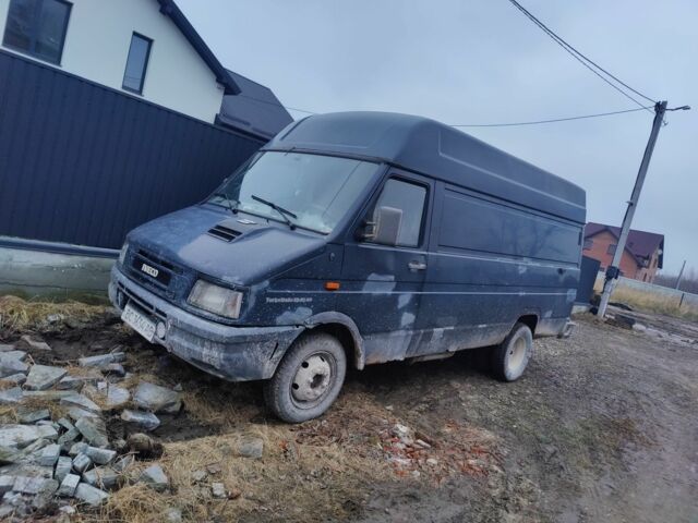 Чорний Івеко Daily пасс., об'ємом двигуна 2.8 л та пробігом 400 тис. км за 2837 $, фото 1 на Automoto.ua