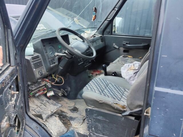 Чорний Івеко Daily пасс., об'ємом двигуна 2.8 л та пробігом 400 тис. км за 2837 $, фото 7 на Automoto.ua