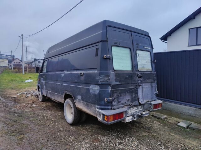 Чорний Івеко Daily пасс., об'ємом двигуна 2.8 л та пробігом 400 тис. км за 2837 $, фото 2 на Automoto.ua