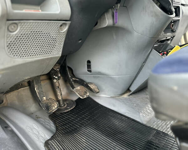 Желтый Ивеко Дейли, объемом двигателя 2.3 л и пробегом 420 тыс. км за 5700 $, фото 11 на Automoto.ua