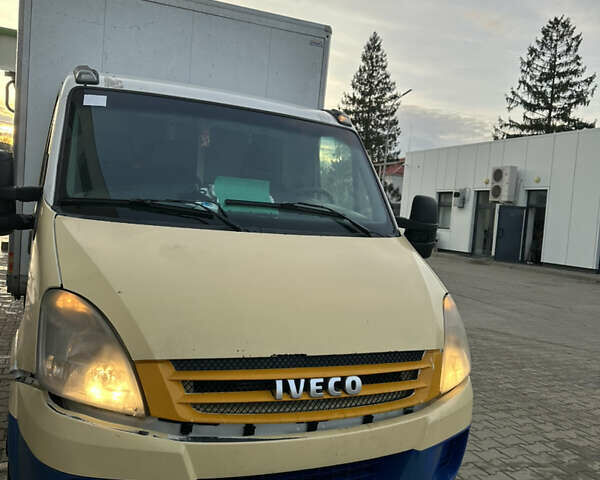 Желтый Ивеко Дейли, объемом двигателя 2.3 л и пробегом 420 тыс. км за 5700 $, фото 1 на Automoto.ua