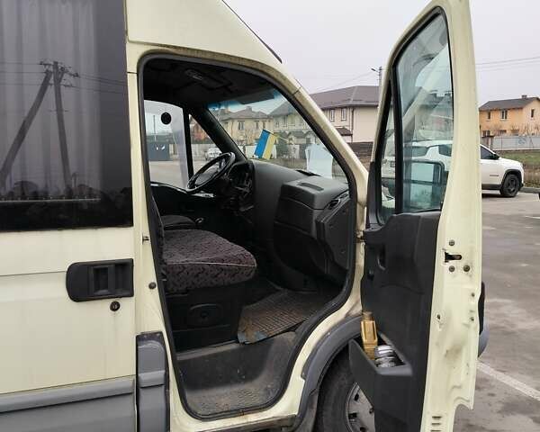 Желтый Ивеко Дейли, объемом двигателя 2.8 л и пробегом 515 тыс. км за 4000 $, фото 4 на Automoto.ua