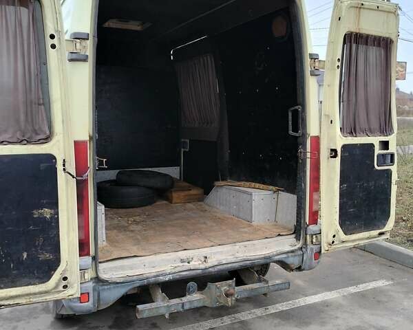 Желтый Ивеко Дейли, объемом двигателя 2.8 л и пробегом 515 тыс. км за 4000 $, фото 5 на Automoto.ua