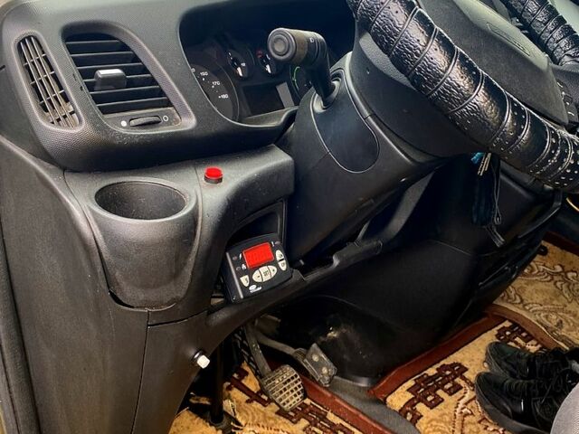 Желтый Ивеко Дейли, объемом двигателя 3 л и пробегом 400 тыс. км за 21900 $, фото 6 на Automoto.ua