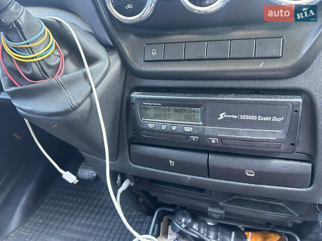 Серый Ивеко Дейли, объемом двигателя 3 л и пробегом 180 тыс. км за 26800 $, фото 3 на Automoto.ua