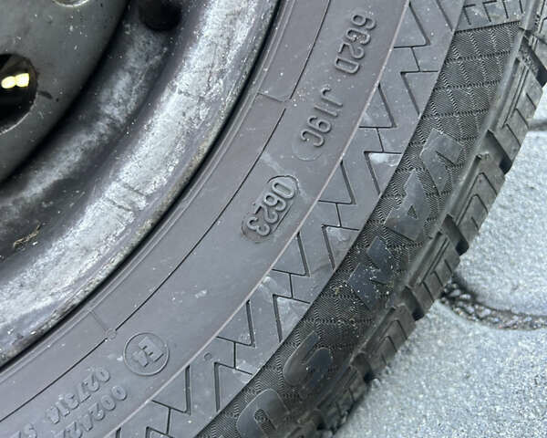 Серый Ивеко Дейли, объемом двигателя 3 л и пробегом 180 тыс. км за 26800 $, фото 12 на Automoto.ua