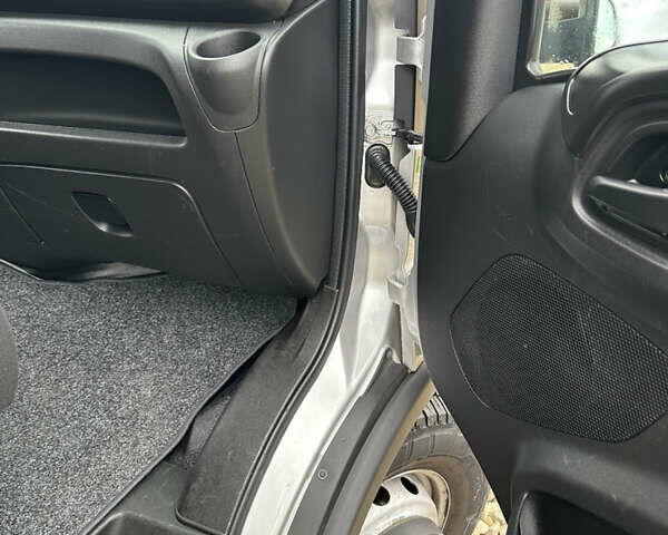 Сірий Івеко Дейлі, об'ємом двигуна 3 л та пробігом 265 тис. км за 33700 $, фото 31 на Automoto.ua