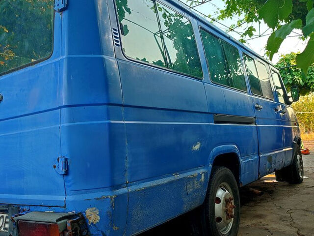 Синий Ивеко Дейли, объемом двигателя 2.5 л и пробегом 477 тыс. км за 1500 $, фото 6 на Automoto.ua