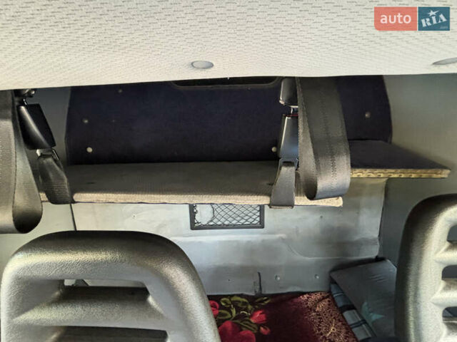 Синий Ивеко Дейли, объемом двигателя 2.8 л и пробегом 450 тыс. км за 5900 $, фото 16 на Automoto.ua