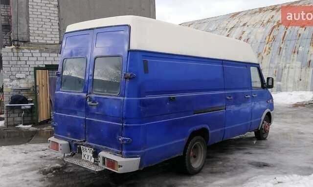 Синий Ивеко Дейли, объемом двигателя 0 л и пробегом 327 тыс. км за 2000 $, фото 2 на Automoto.ua