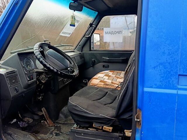 Синий Ивеко Дейли, объемом двигателя 2.8 л и пробегом 200 тыс. км за 2500 $, фото 1 на Automoto.ua