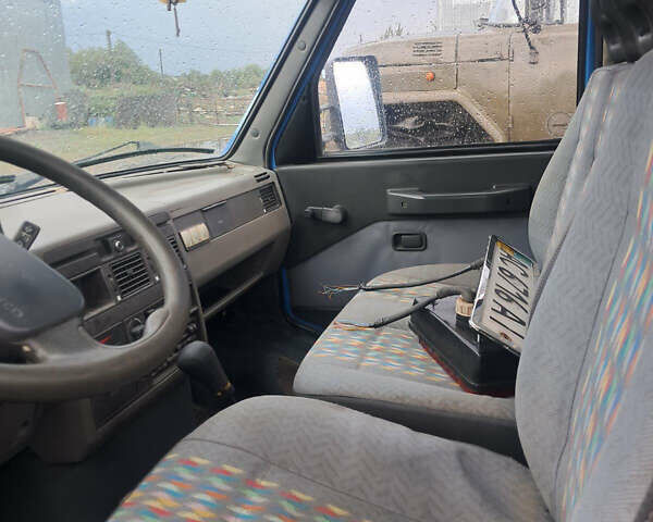 Синий Ивеко Дейли, объемом двигателя 2.8 л и пробегом 100 тыс. км за 6500 $, фото 5 на Automoto.ua