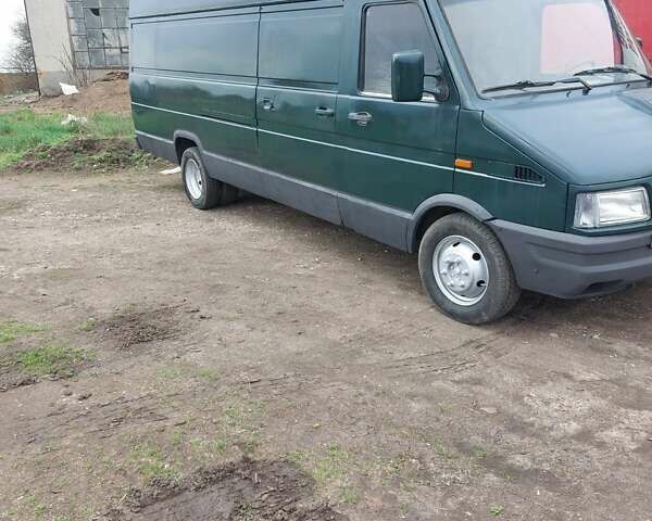 Зелений Івеко Дейлі, об'ємом двигуна 2.5 л та пробігом 320 тис. км за 4000 $, фото 1 на Automoto.ua