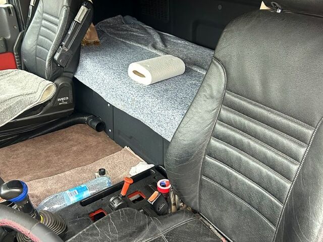 Чорний Івеко ЄвроСтар, об'ємом двигуна 13 л та пробігом 1000 тис. км за 10500 $, фото 6 на Automoto.ua