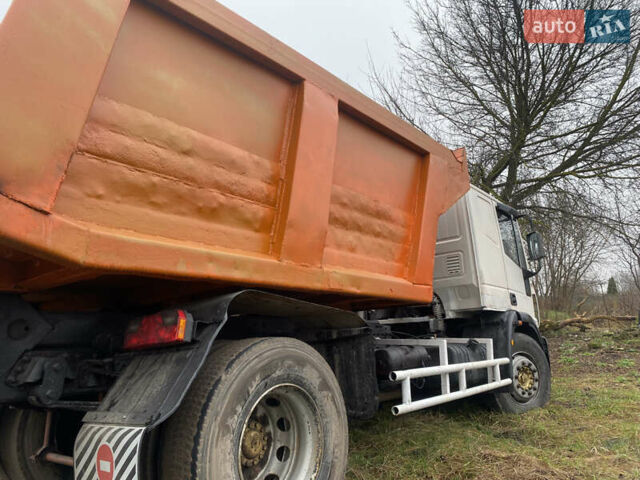 Белый Ивеко Магирус, объемом двигателя 6.9 л и пробегом 385 тыс. км за 10000 $, фото 2 на Automoto.ua