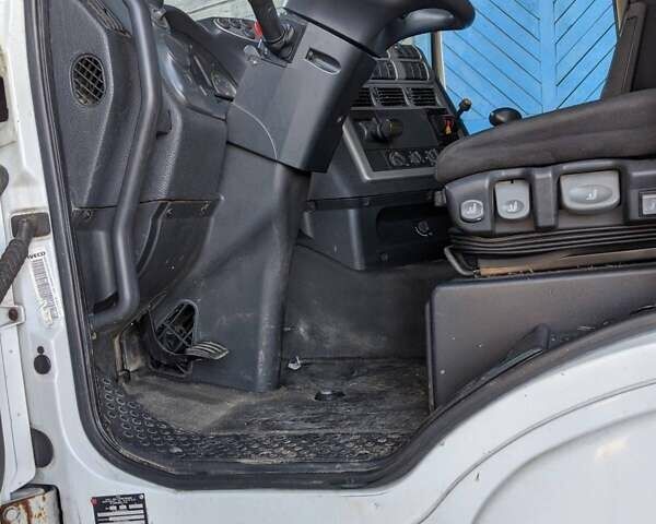 Белый Ивеко Стралис, объемом двигателя 10.8 л и пробегом 250 тыс. км за 15000 $, фото 3 на Automoto.ua