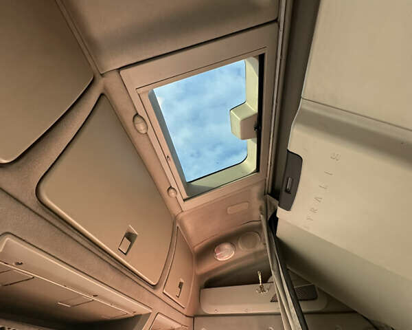 Белый Ивеко Стралис, объемом двигателя 10.8 л и пробегом 872 тыс. км за 15500 $, фото 8 на Automoto.ua