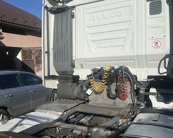 Белый Ивеко Стралис, объемом двигателя 0 л и пробегом 735 тыс. км за 17800 $, фото 3 на Automoto.ua