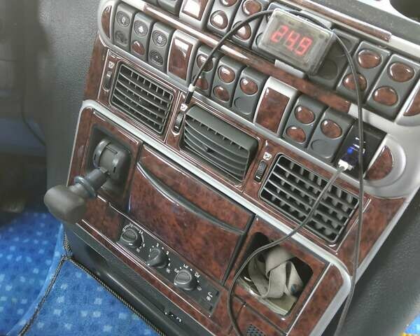 Синий Ивеко Стралис, объемом двигателя 10.5 л и пробегом 830 тыс. км за 8000 $, фото 9 на Automoto.ua