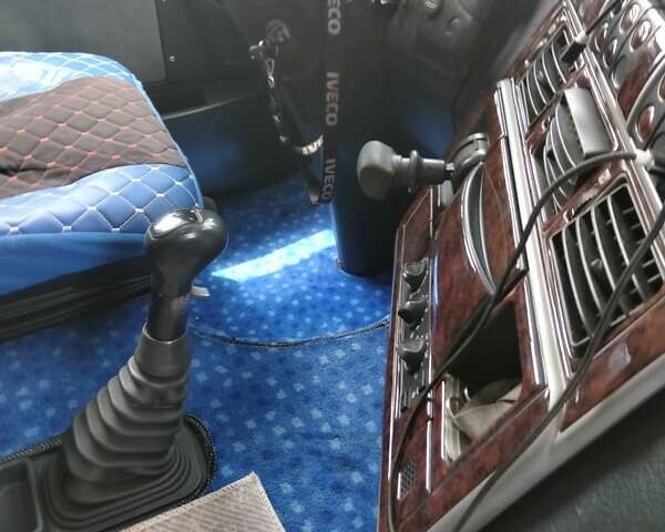 Синий Ивеко Стралис, объемом двигателя 10.5 л и пробегом 830 тыс. км за 8000 $, фото 4 на Automoto.ua