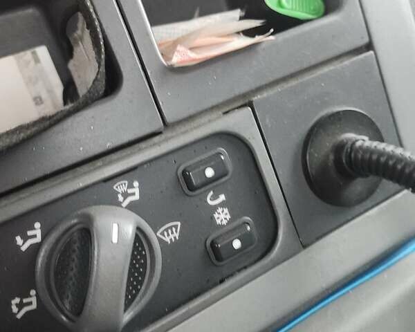 Белый Ивеко Треккер, объемом двигателя 0 л и пробегом 297 тыс. км за 55000 $, фото 2 на Automoto.ua