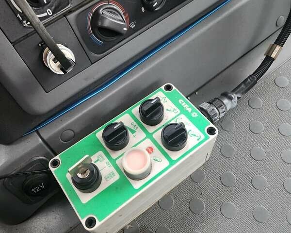 Белый Ивеко Треккер, объемом двигателя 0 л и пробегом 297 тыс. км за 55000 $, фото 9 на Automoto.ua