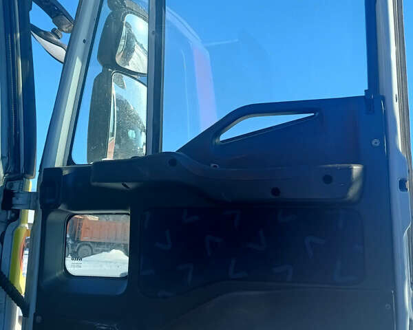 Белый Ивеко Треккер, объемом двигателя 0 л и пробегом 500 тыс. км за 50000 $, фото 10 на Automoto.ua