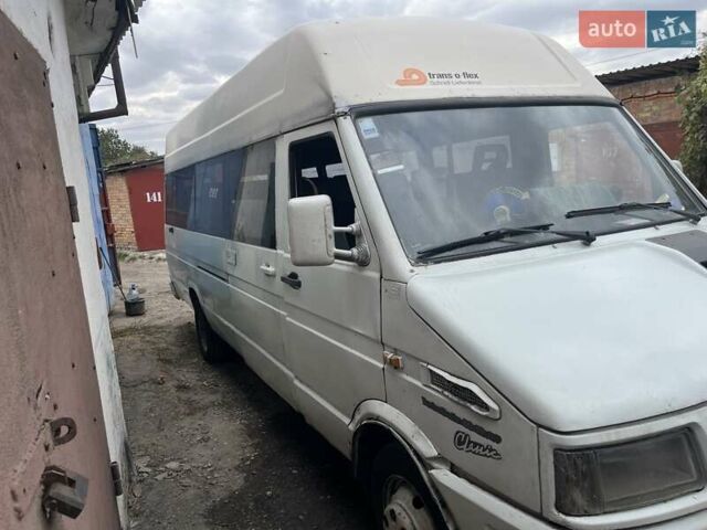 Белый Ивеко Турбо Дейли пасс., объемом двигателя 2.8 л и пробегом 850 тыс. км за 3000 $, фото 4 на Automoto.ua
