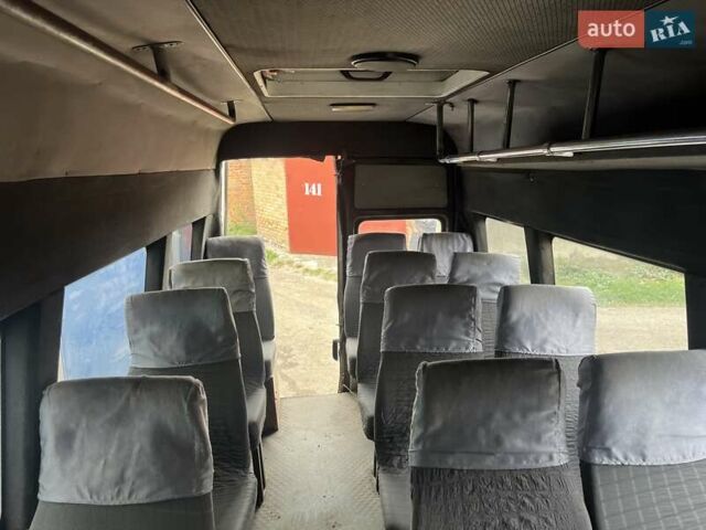 Белый Ивеко Турбо Дейли пасс., объемом двигателя 2.8 л и пробегом 850 тыс. км за 3000 $, фото 3 на Automoto.ua