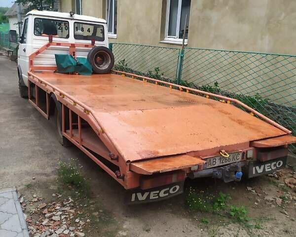 Белый Ивеко TurboDaily, объемом двигателя 2.5 л и пробегом 350 тыс. км за 8300 $, фото 1 на Automoto.ua