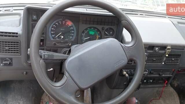 Белый Ивеко TurboDaily, объемом двигателя 2.5 л и пробегом 350 тыс. км за 8300 $, фото 2 на Automoto.ua