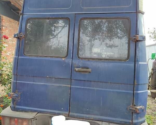 Синий Ивеко TurboDaily, объемом двигателя 2.8 л и пробегом 492 тыс. км за 2800 $, фото 3 на Automoto.ua