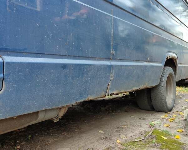 Синий Ивеко TurboDaily, объемом двигателя 2.8 л и пробегом 492 тыс. км за 2800 $, фото 8 на Automoto.ua