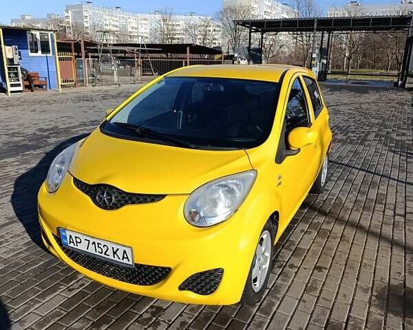 Желтый Джак Джей2, объемом двигателя 1 л и пробегом 176 тыс. км за 3200 $, фото 2 на Automoto.ua