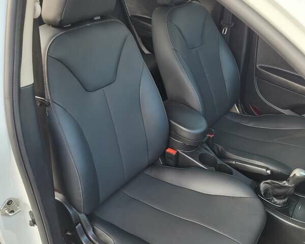 Білий Джак Джей5, об'ємом двигуна 1.5 л та пробігом 127 тис. км за 5000 $, фото 15 на Automoto.ua