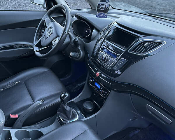 Серый Джак Джей6, объемом двигателя 2 л и пробегом 104 тыс. км за 6100 $, фото 23 на Automoto.ua