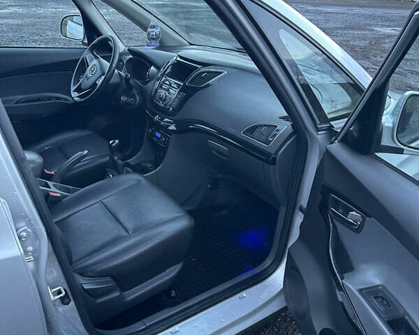 Серый Джак Джей6, объемом двигателя 2 л и пробегом 104 тыс. км за 6100 $, фото 22 на Automoto.ua