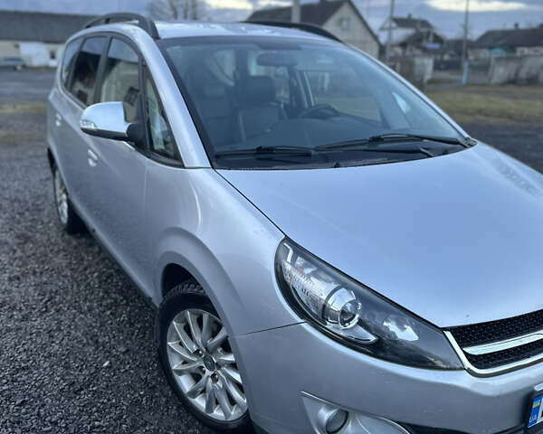 Серый Джак Джей6, объемом двигателя 2 л и пробегом 104 тыс. км за 6100 $, фото 4 на Automoto.ua