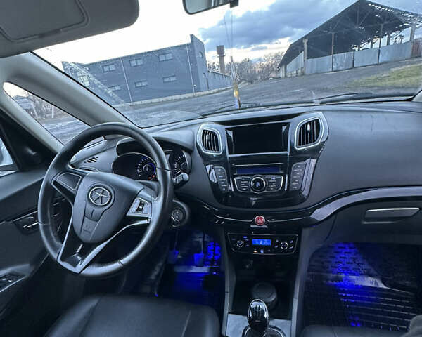 Серый Джак Джей6, объемом двигателя 2 л и пробегом 104 тыс. км за 6100 $, фото 24 на Automoto.ua