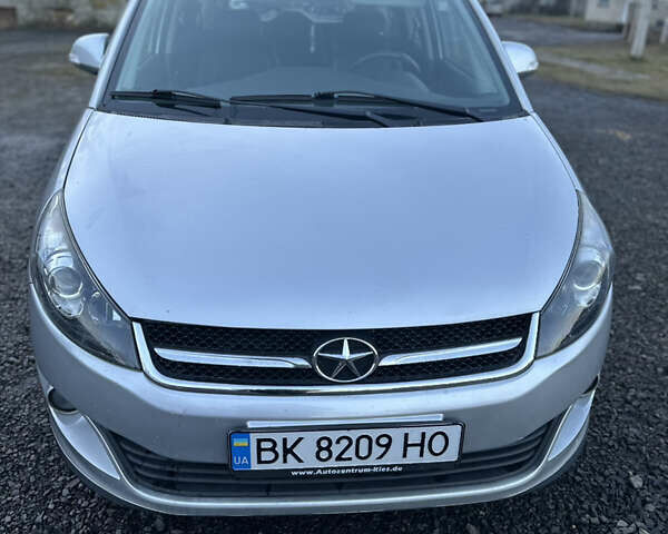 Серый Джак Джей6, объемом двигателя 2 л и пробегом 104 тыс. км за 6100 $, фото 3 на Automoto.ua